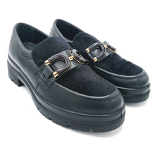 Carica l'immagine nel visualizzatore di Gallery, Enval 2257300 nero mocassino in pelle e cavallino con decorazione frontale e soletta estraibile in memory foam