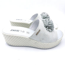 Carica l'immagine nel visualizzatore di Gallery, Enval 3768411 bianco ciabatta donna con zeeppa di 6 cm e tomaia stampata con accessorio