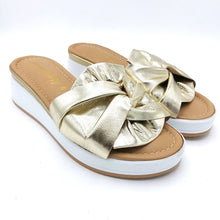 Carica l'immagine nel visualizzatore di Gallery, Fascino donna 83115 platino ciabatta con zeppa di 4 cm e fiocco decorativo in pelle con sottopiede imbottito