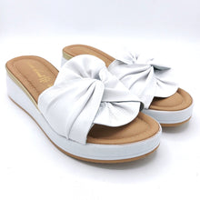 Carica l'immagine nel visualizzatore di Gallery, Fascino donna 83115 bianco ciabatta con zeppa di 4 cm e fiocco decorativo in pelle con sottopiede imbottito