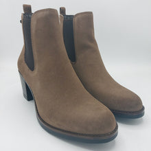 Carica l'immagine nel visualizzatore di Gallery, Valleverde 47630 tortora stivaletto donna in camoscio con tacco 7 cm ed elastici laterali