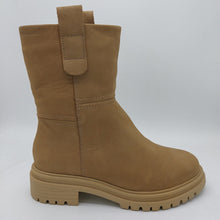 Carica l'immagine nel visualizzatore di Gallery, Tamaris 1-26813-41 camel stivaletto donna in nabuk con fodera in pelliccia e suola in gomma carrarmato