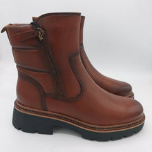 Carica l'immagine nel visualizzatore di Gallery, Tamaris 1-25425-41 cognac stivaletto basso modello biker donna in pelle con zip