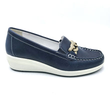 Carica l'immagine nel visualizzatore di Gallery, Enval 5754611 blu mocassini donna in pelle con accessorio e provvisto di soletta estraibile in memory foam