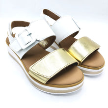 Carica l'immagine nel visualizzatore di Gallery, Igi&co 5685422 oro sandalo donna con doppia fascia con stretch e zeppa da 5 cm