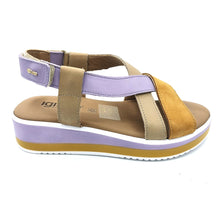 Carica l'immagine nel visualizzatore di Gallery, Igi&co 5685322 senape sandalo donna con zeppa , con tomaia incrociata multicolor lilla, senape e tortora