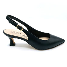 Carica l'immagine nel visualizzatore di Gallery, Egle 81 nero Chanel in similpelle made in Italy con tacco 5 cm con forma a rocchetto