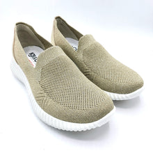 Carica l'immagine nel visualizzatore di Gallery, Igi&co 5652222 taupe slip on donna in tessuto con soletta estraibile in memory foam