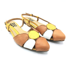 Carica l'immagine nel visualizzatore di Gallery, Bueno WR3128 giallo cuoio bianco modello chanel interamente in pelle
