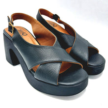 Carica l'immagine nel visualizzatore di Gallery, Bueno WY12202 nero sandalo incrociato in pelle con tacco largo di 7 cm