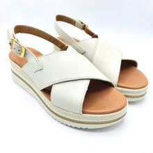 Carica l'immagine nel visualizzatore di Gallery, Valleverde VG2101 avorio sandalo incrociato in pelle con sottopiede imbottito