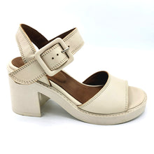 Carica l'immagine nel visualizzatore di Gallery, Bueno WA1704 crema sandalo donna in pelle con tacco largo di 8 cm e chiusura con cinturino