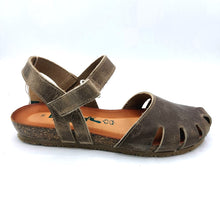 Carica l'immagine nel visualizzatore di Gallery, BioNatura 68ESTIA sabbia sandalo donna in pelle ingrassata con punta chiusa modello a ragno con cinturino in velcro