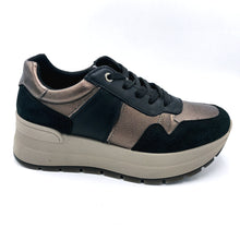 Carica l'immagine nel visualizzatore di Gallery, Igi&co 6675400 nero bronzo sneakers donna stringata in pelle e camoscio con soletta estraibile e zeppa alta di 6 cm