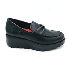 Carica l'immagine nel visualizzatore di Gallery, Callaghan 32115 nero mocassino donna in pelle con zeppa in gomma di 5,5 cm, con sistema adaptaction