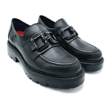 Carica l'immagine nel visualizzatore di Gallery, Callaghan 32911 nero mocassino donna in pelle con morsetto e suola carrarmato in gomma con sistema adaptaction