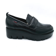 Carica l'immagine nel visualizzatore di Gallery, Callaghan 46020 nero mocassino donna con zeppa di 5,5 cm con sistema adaptaction