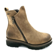 Carica l'immagine nel visualizzatore di Gallery, Igieco 6686211 taupe bikers donna in nabuk con doppia cerniera di cui una decorativa e suola in gomma