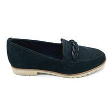 Carica l'immagine nel visualizzatore di Gallery, Tamaris 1-24200-42 navy mocassino basso donna in nabuk con catenina decorativa