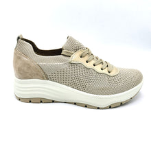 Carica l'immagine nel visualizzatore di Gallery, Enval 7772044 beige sneakers donna in tessuto con lacci. Dotata di una frma ampia e una soletta estraibile in memory foam
