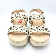 Carica l'immagine nel visualizzatore di Gallery, Callaghan 29926 beige