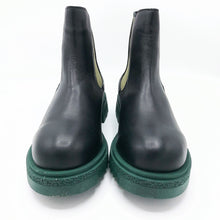 Carica l'immagine nel visualizzatore di Gallery, Bueno WZ1403 nero verde stivaletto donna modello beatles in pelle con elastici e suola a contrasto