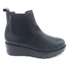 Carica l'immagine nel visualizzatore di Gallery, Callaghan 32104 nero stivaletto con doppio elastico e zeppa in gomma di 6 cm con sistema adaptaction