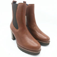 Carica l'immagine nel visualizzatore di Gallery, Callaghan 30809 cuoio stivaletto in pelle con elastico laterale e zip con tacco 7 cm e plateau di 1,5 cm