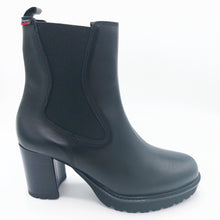 Carica l'immagine nel visualizzatore di Gallery, Callaghan 30809 nero stivaletto in pelle con zip ed elastico laterale con tacco 7 cm e plateau di 1,5 cm