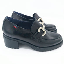 Carica l'immagine nel visualizzatore di Gallery, Callaghan 32703 nero mocassino donna con applicazione argento con suola in gomma con sistema adaptaction