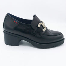Carica l'immagine nel visualizzatore di Gallery, Callaghan 32703 nero mocassino donna con applicazione argento con suola in gomma con sistema adaptaction