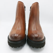 Carica l'immagine nel visualizzatore di Gallery, Hosis ESG6414 cuoio stivaletto donna in pelle con elastico e zip laterale e con suola in gomma micro