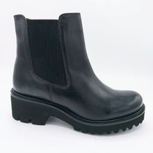 Carica l'immagine nel visualizzatore di Gallery, Hosis ESG6414 nero stivaletto donna in pelle con elastico e zip laterale e con suola in gomma micro