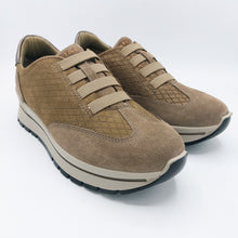 Carica l'immagine nel visualizzatore di Gallery, Igi&co 4672811 fango slip on donna in camoscio e nabuk impreziosito da un leggero glitter, con elastici