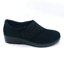Carica l'immagine nel visualizzatore di Gallery, Enval 8761311 nero scarpa in camoscio con chiusura a strappo e strass in tinta