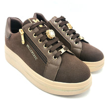 Carica l'immagine nel visualizzatore di Gallery, Valleverde 35497 marrone sneaker donna con lacci e cerniera, con decorazioni removibili