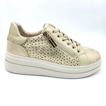 Carica l'immagine nel visualizzatore di Gallery, Valleverde 35493A oro sneakers donna con lacci e cerniera, dotato di accessorio differente dalla scarpa destra a quella sinistra