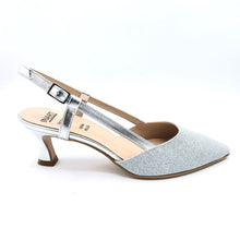 Carica l'immagine nel visualizzatore di Gallery, Inart P506 argento slingback in tessuto glitterato con tacco di 5 cm. Prodotto made in Italy