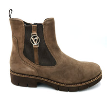 Carica l'immagine nel visualizzatore di Gallery, Valleverde 17182A taupe stivaletto in pelle scamosciata con elastico lato esterno e cerniera lato interno. Dotato di suola leggerissima