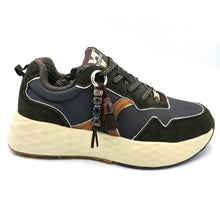 Carica l'immagine nel visualizzatore di Gallery, Valleverde 51502 testa moro sneaker donna in pelle scamosciata e tessuto tecnico, con ciondolo decorativo removibile