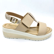 Carica l'immagine nel visualizzatore di Gallery, Valleverde VMI102M sabbia con riporti platino sandalo con doppia fascia di cui una con velcro e sottopiede imbottito