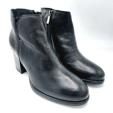 Carica l'immagine nel visualizzatore di Gallery, Igieco 8699000 nero stivaletto con tacco da 7 cm e parte posteriore in cocco