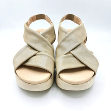 Carica l'immagine nel visualizzatore di Gallery, Callaghan 29904 beige
