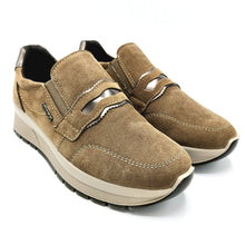 Carica l'immagine nel visualizzatore di Gallery, Igi&co 2173533 fango mocassino in pelle scamosciata con zeppa di 4 cm e soletta estraibile in memory foam