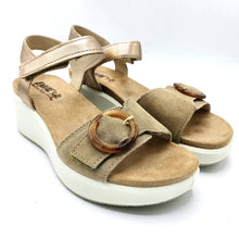 Carica l'immagine nel visualizzatore di Gallery, Enval 1292622 biscotto champagne sandalo in pelle scamosciata con braccialetto in pelle con chiusura a strappo e fibbia decorativa