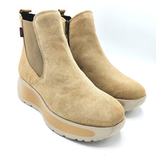 Carica l'immagine nel visualizzatore di Gallery, Callaghan 61607 beige stivaletto in pelle scamosciata con elastico e cerniera