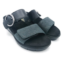 Carica l'immagine nel visualizzatore di Gallery, Eval 7790100 nero ciabatta in pelle con doppia fascia con chiusura con velcro