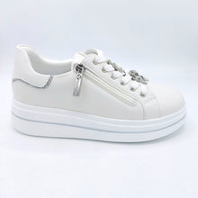 Carica l'immagine nel visualizzatore di Gallery, Valleverde 35492 bianco sneakers donna stringata e con zip laterale, dotata di decorazioni removibili
