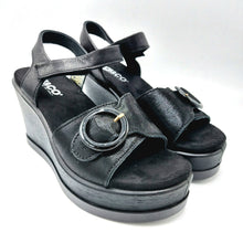 Carica l'immagine nel visualizzatore di Gallery, Igi&co 1173000 nero sandalo donna con doppia chiusura con velcro e zeppa di 9 cm
