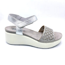 Carica l'immagine nel visualizzatore di Gallery, Enval 1292822 argento sandalo in pelle scamosciata con strass decorativi e braccialetto con chiusura con velcro